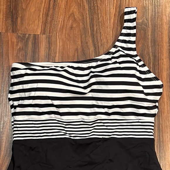 Tommy Bahama Breaker Bay One Shoulder One Piece - Picture 5 of 14